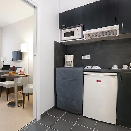 里塞德宏兰斯中心公寓 3*