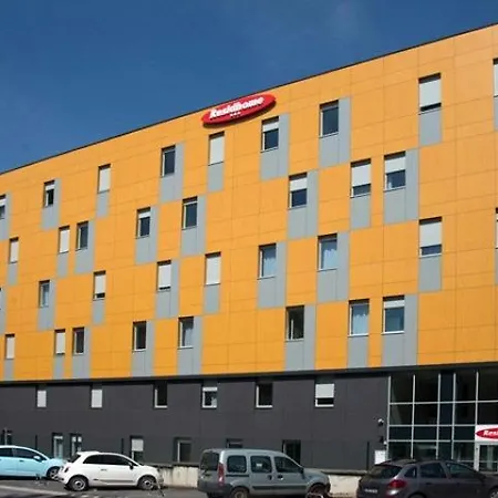 里塞德宏兰斯中心公寓 3*